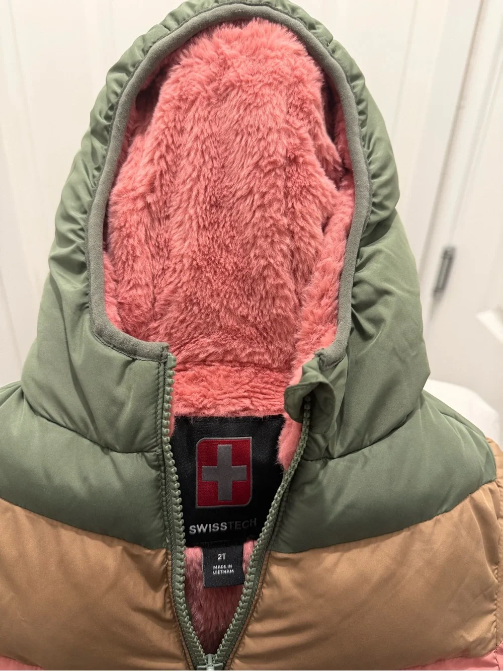 Swiss Tech Toddler Girls Hooded Puffer Jacket Pink Colorblock Faux Fur Size 2T